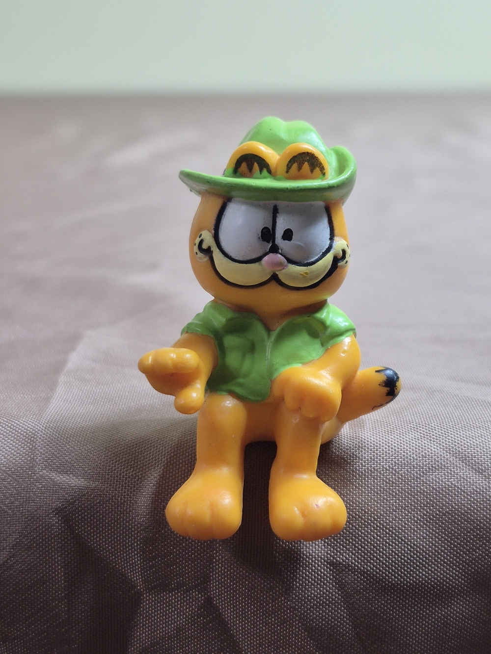 Vintage 1981 Garfield the Cat Safari PVC Toy Figurine